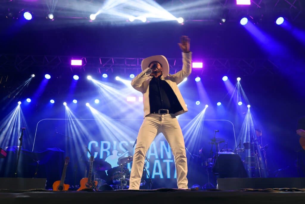 Público acompanha o Arraial de Betim